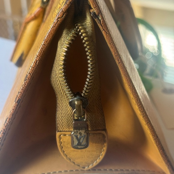 AUTHENTIC LOUIS VUITTON- SAC D'ÉPAULE LEATHER HANDBAG - Picture 9 of 14